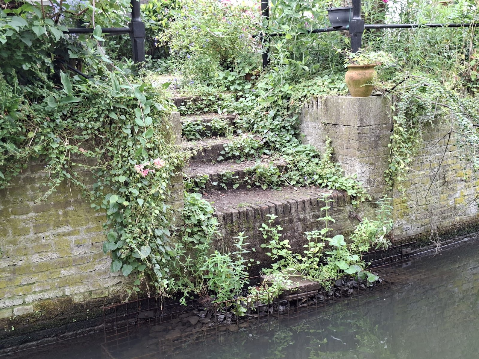 De schanskorven aan het Zwarte Water