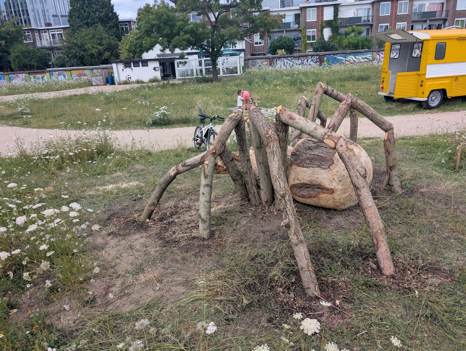 KASTRACHNOG in het veld bij het Jaarbeursplein